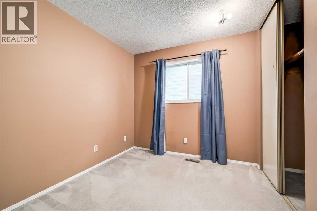 910 Erin Woods Drive Se, Calgary, Alberta  T2B 3C4 - Photo 16 - A2263427