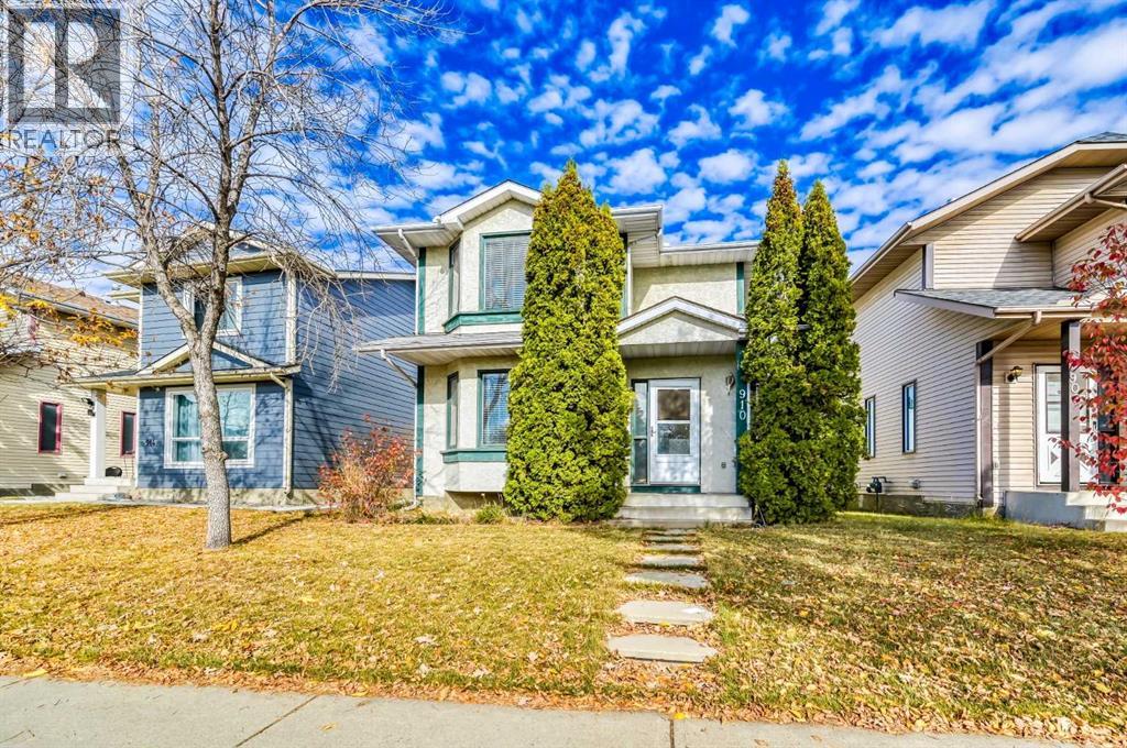 910 Erin Woods Drive Se, Calgary, Alberta  T2B 3C4 - Photo 2 - A2263427