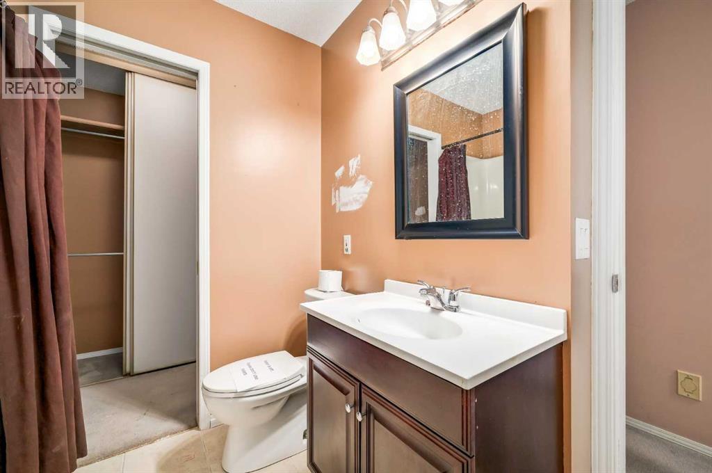 910 Erin Woods Drive Se, Calgary, Alberta  T2B 3C4 - Photo 21 - A2263427