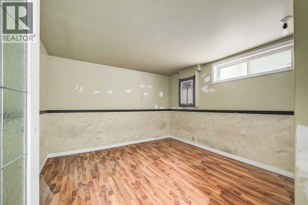 910 Erin Woods Drive Se, Calgary, Alberta  T2B 3C4 - Photo 25 - A2263427
