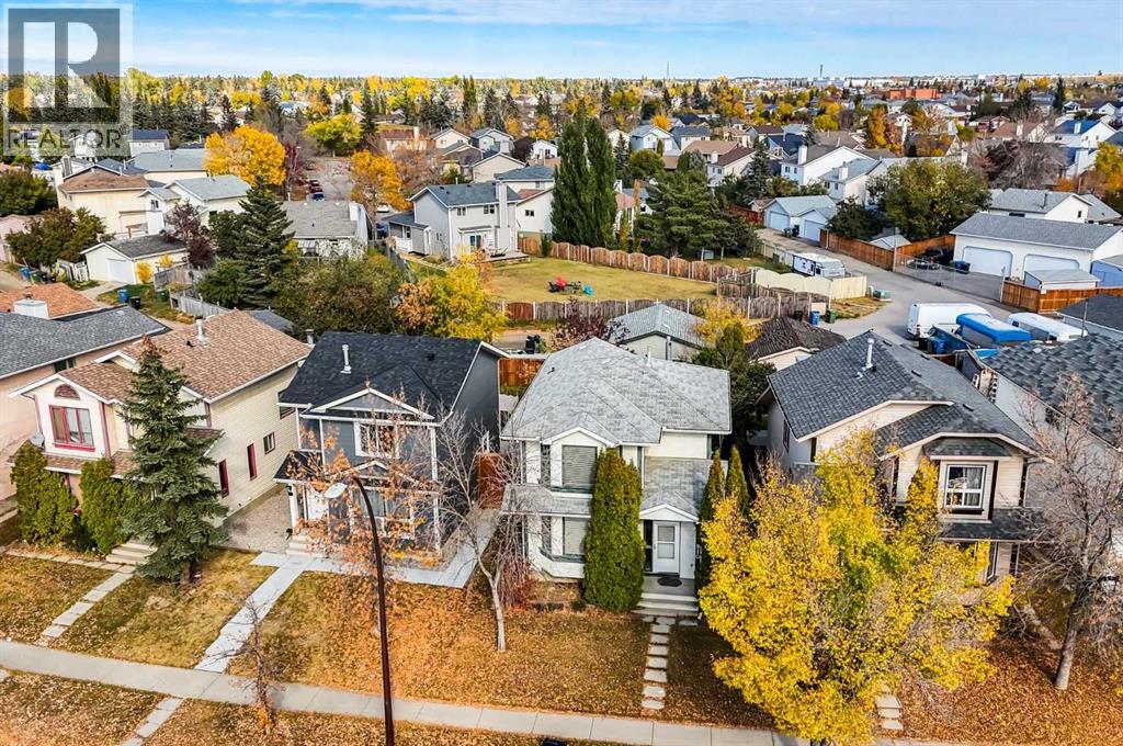 910 Erin Woods Drive Se, Calgary, Alberta  T2B 3C4 - Photo 3 - A2263427