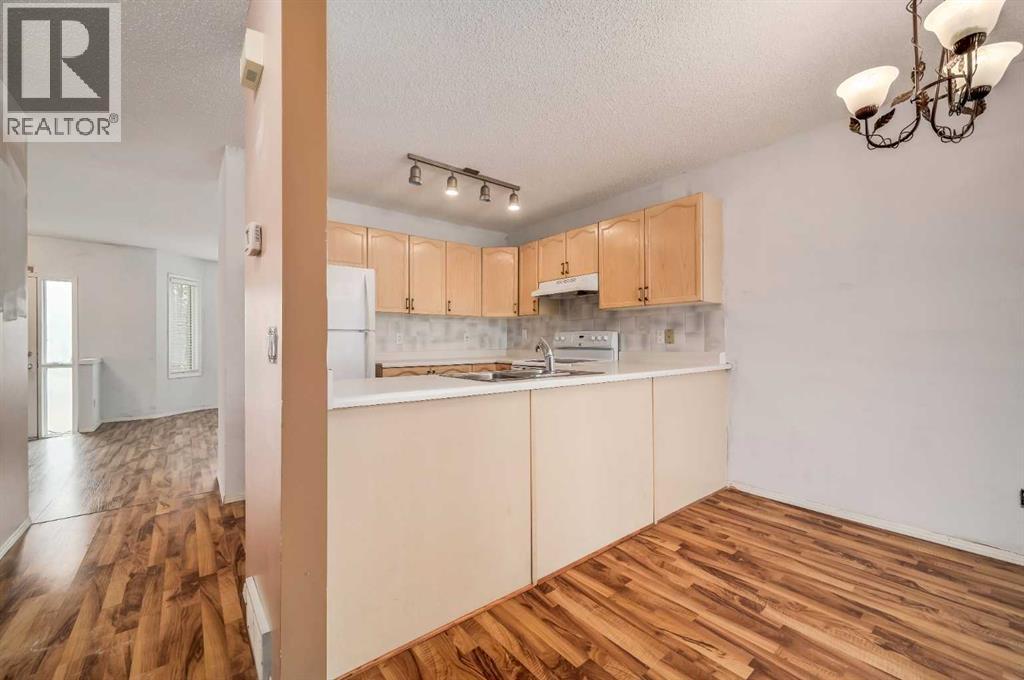 910 Erin Woods Drive Se, Calgary, Alberta  T2B 3C4 - Photo 8 - A2263427