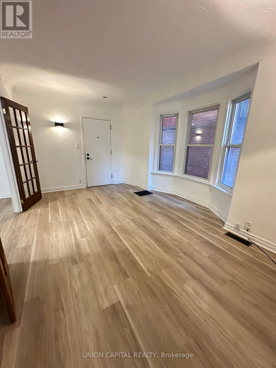 MAIN - 886 COLLEGE STREET, Toronto, Ontario