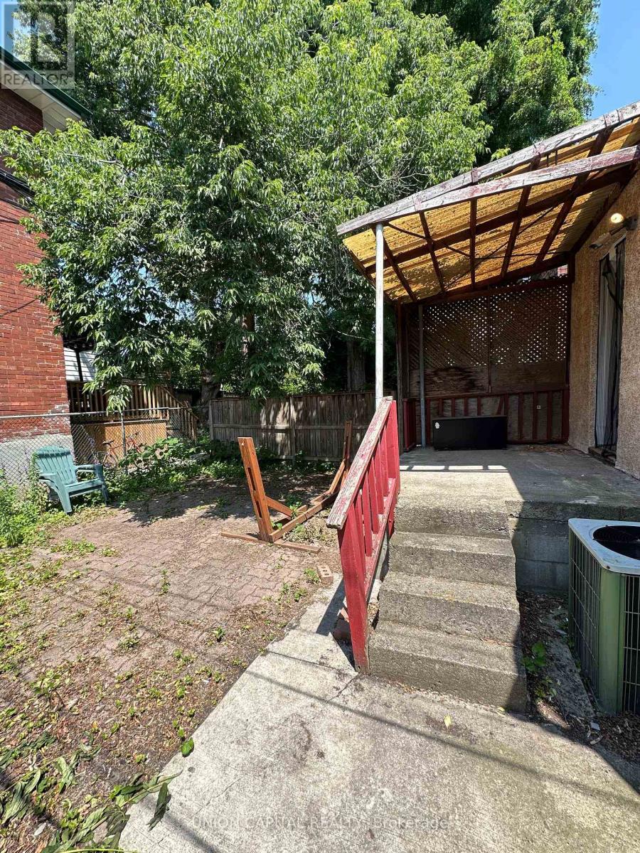 Main - 886 College Street, Toronto, Ontario  M6H 1A3 - Photo 11 - C12456765