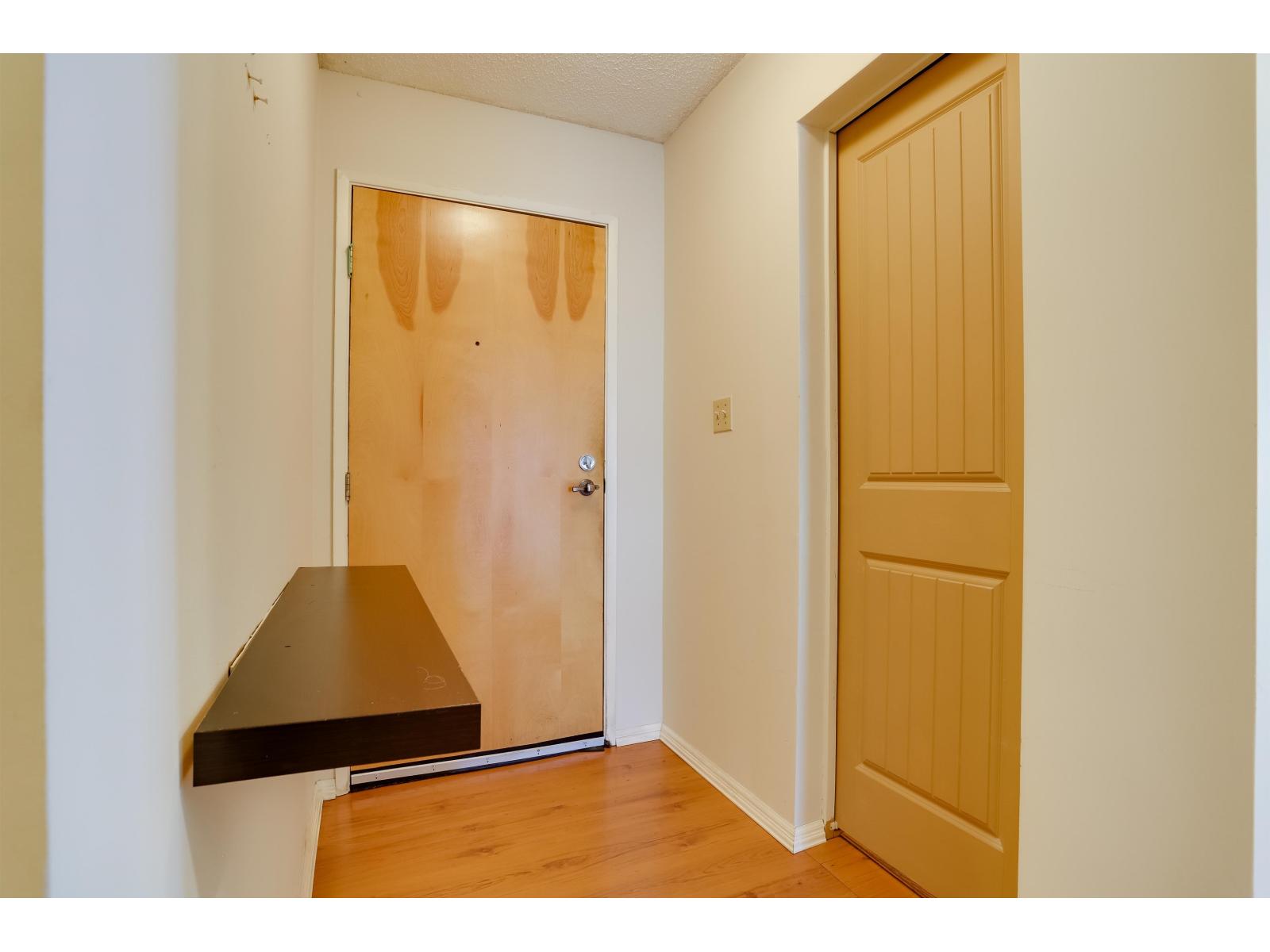 201 1389 Winter Street, White Rock, British Columbia  V4B 3Y2 - Photo 2 - R3057165