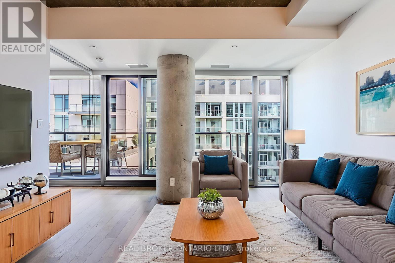 1411 - 111 BATHURST STREET, Toronto, Ontario