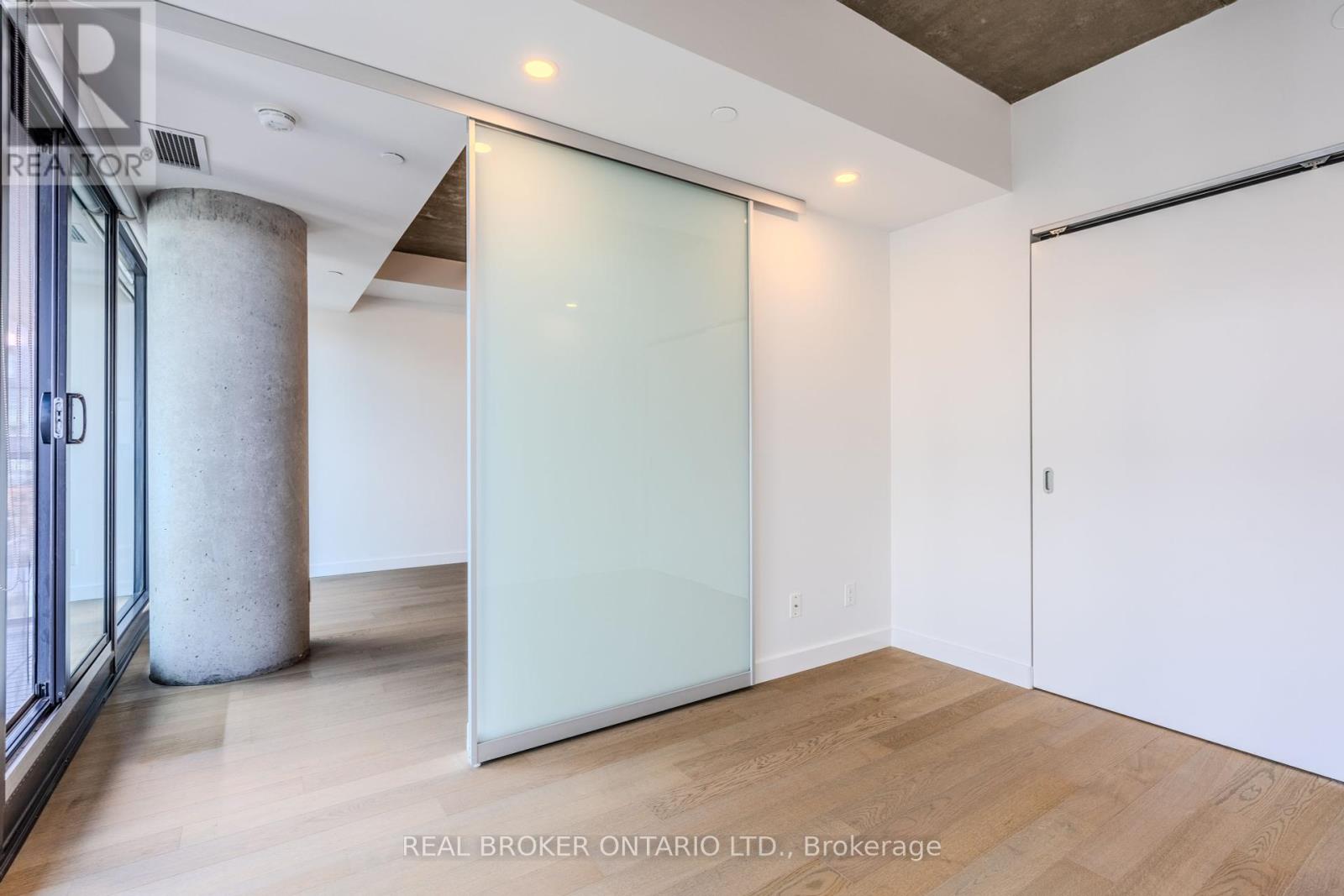 1411 - 111 Bathurst Street, Toronto, Ontario  M5V 0M9 - Photo 10 - C12456795