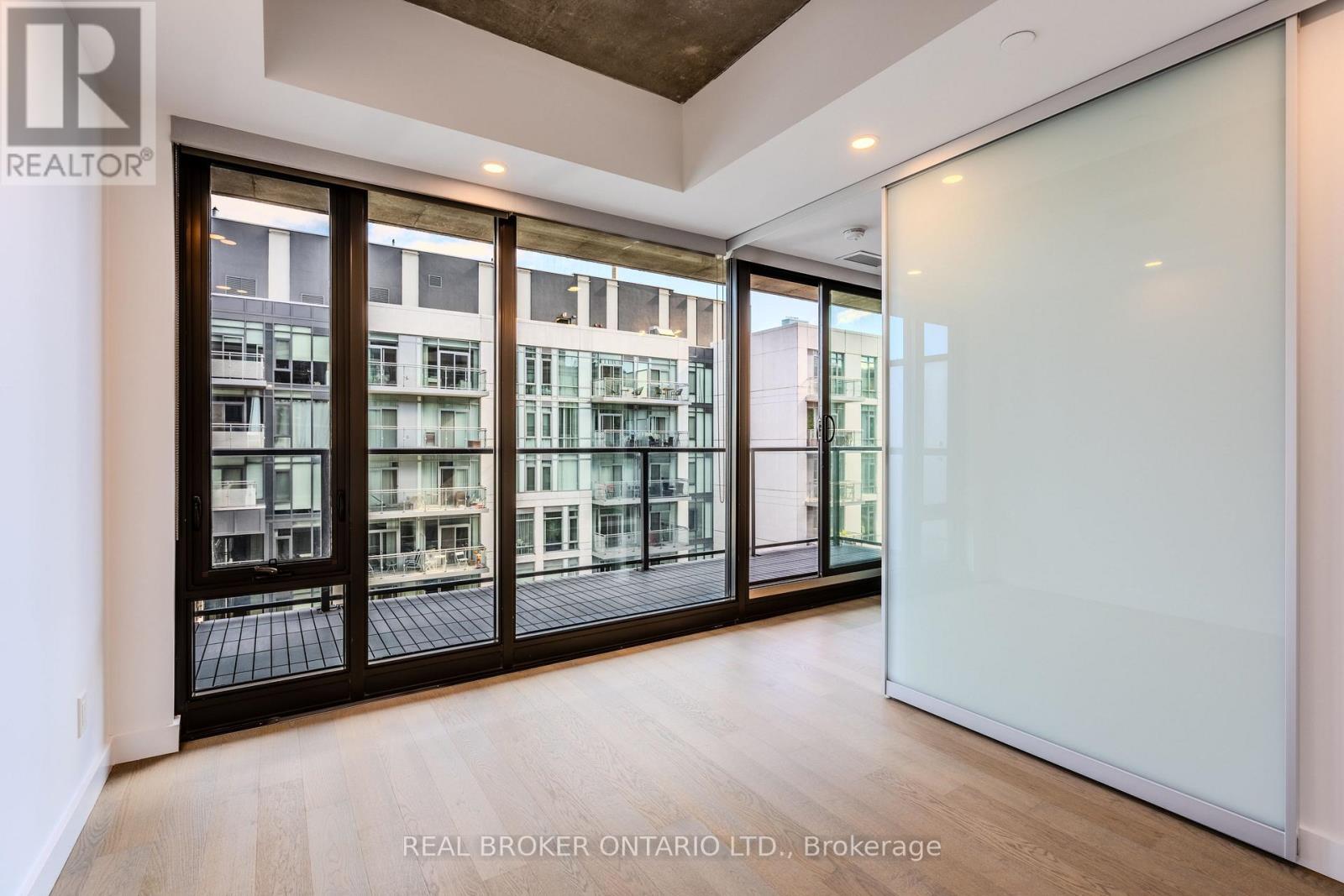 1411 - 111 Bathurst Street, Toronto, Ontario  M5V 0M9 - Photo 11 - C12456795