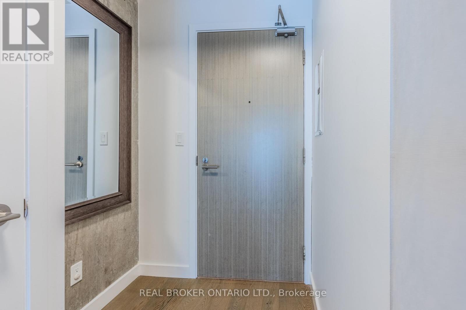1411 - 111 Bathurst Street, Toronto, Ontario  M5V 0M9 - Photo 4 - C12456795