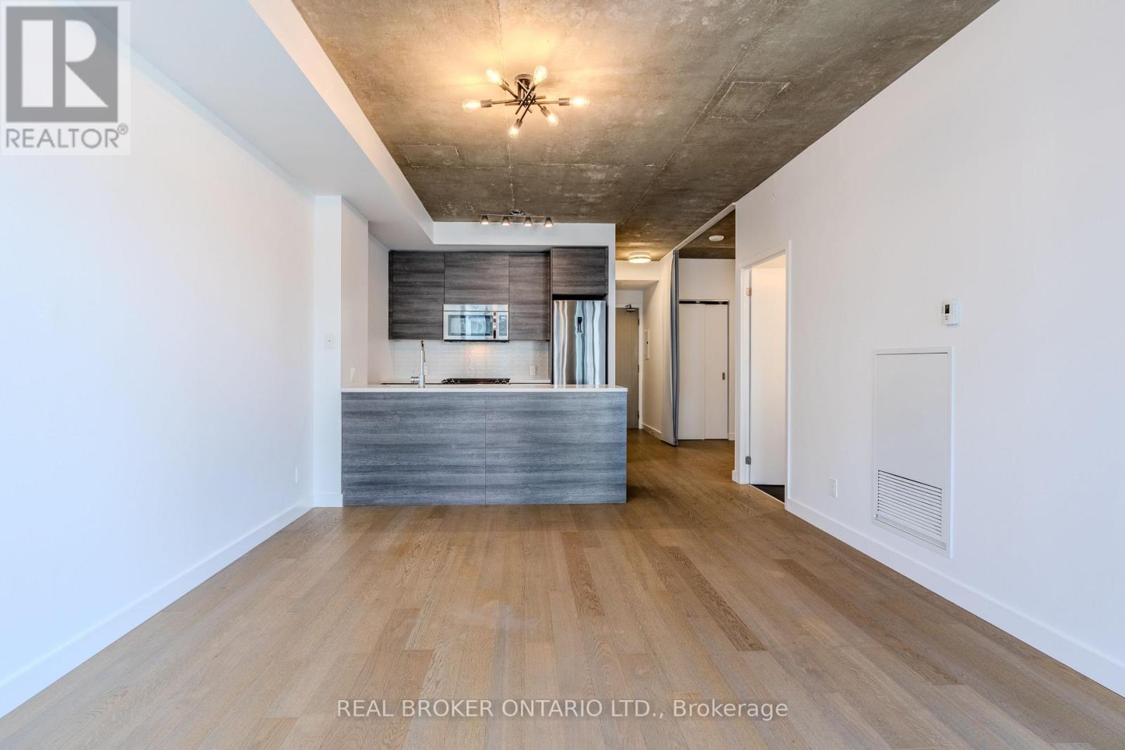 1411 - 111 Bathurst Street, Toronto, Ontario  M5V 0M9 - Photo 6 - C12456795