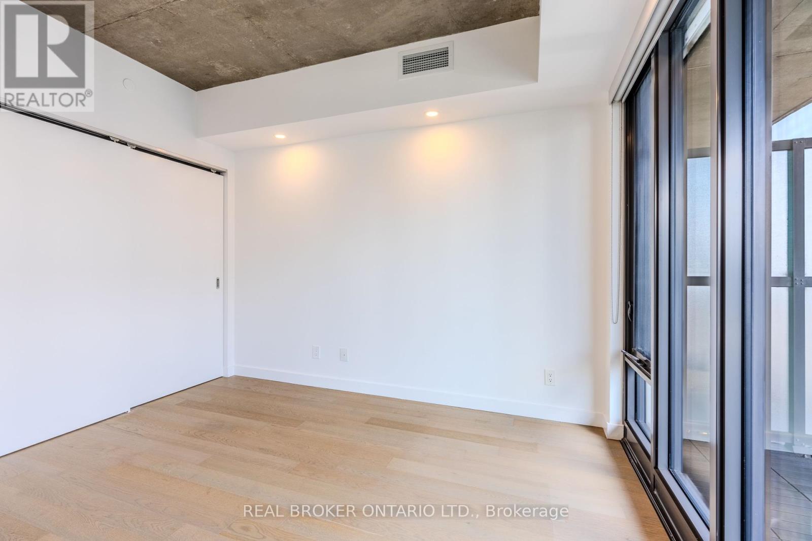 1411 - 111 Bathurst Street, Toronto, Ontario  M5V 0M9 - Photo 9 - C12456795