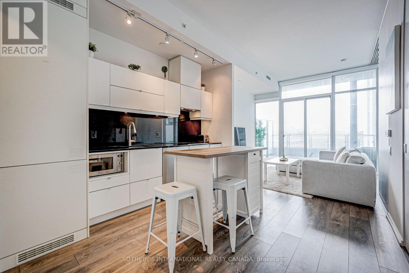 506 - 125 PETER STREET, Toronto, Ontario