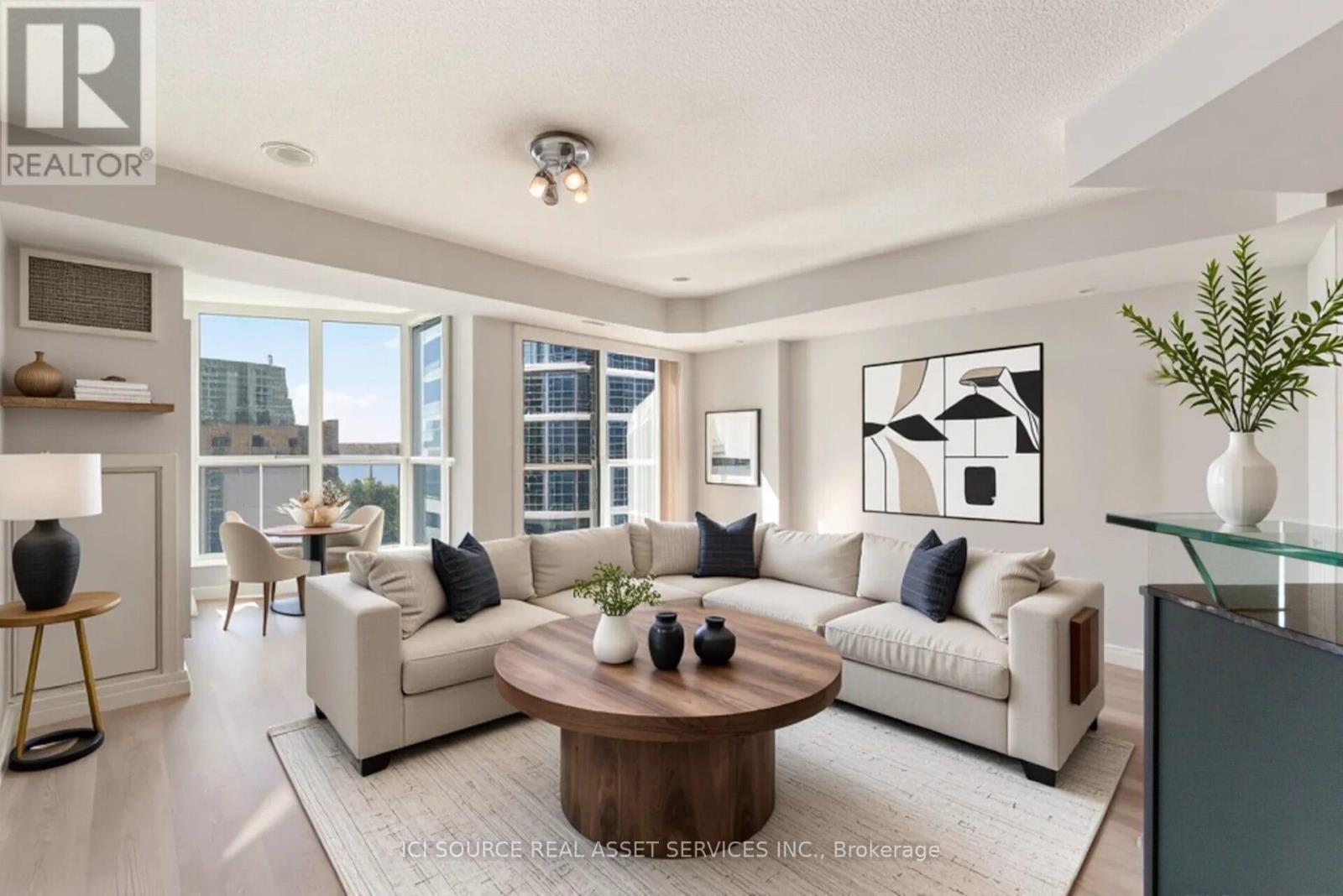 911 - 8 York Street, Toronto (Waterfront Communities), Ontario  M5J 2Y2 - Photo 1 - C12456827