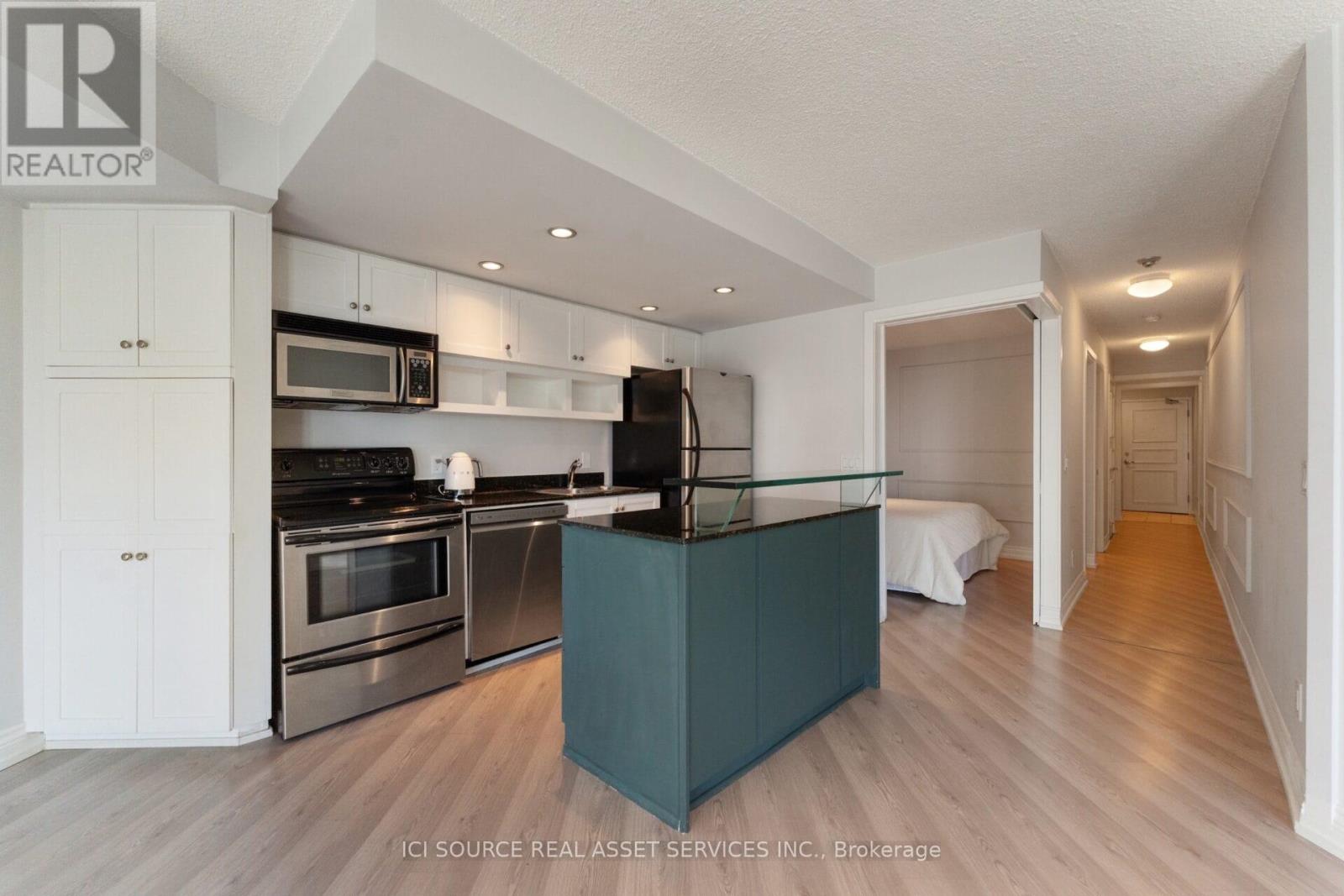 911 - 8 York Street, Toronto (Waterfront Communities), Ontario  M5J 2Y2 - Photo 11 - C12456827