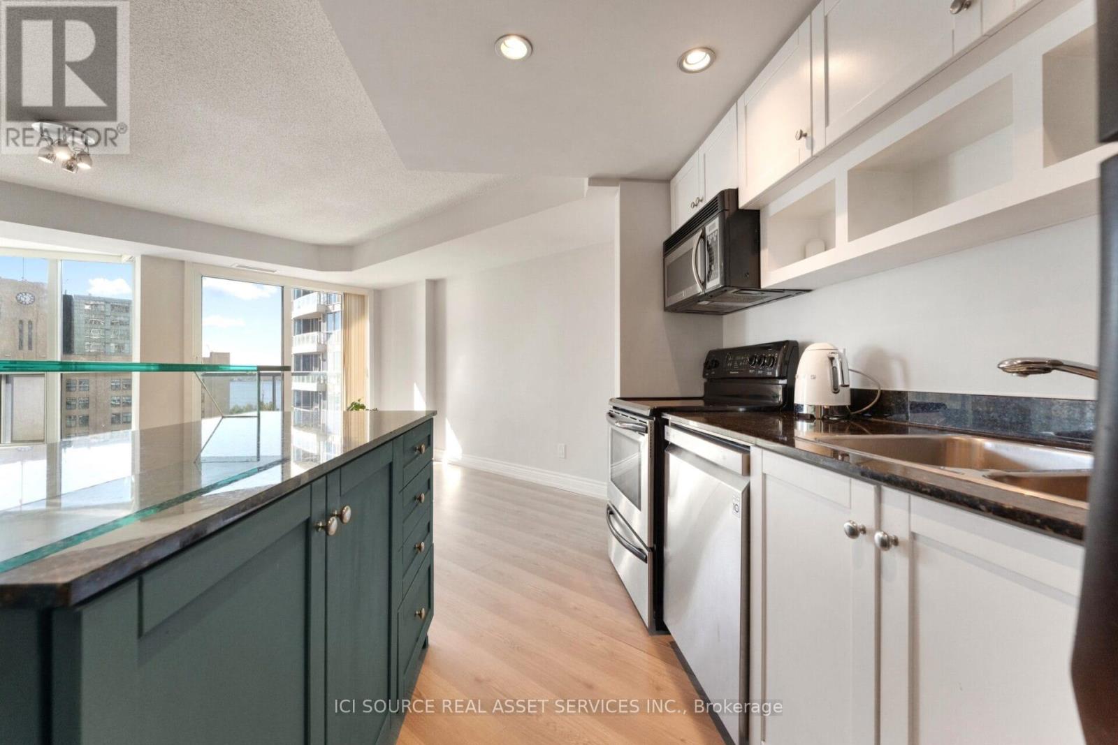 911 - 8 York Street, Toronto (Waterfront Communities), Ontario  M5J 2Y2 - Photo 12 - C12456827