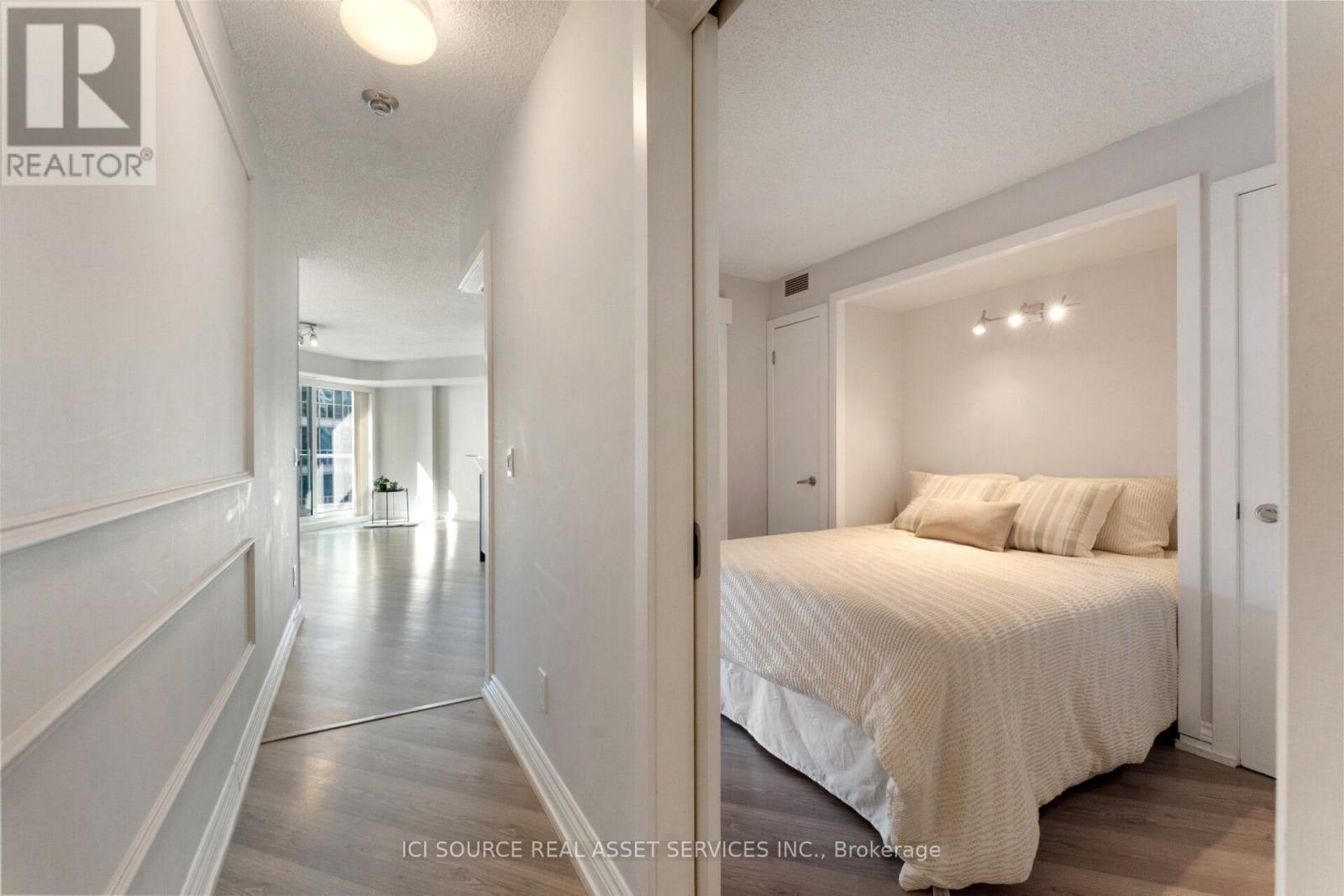 911 - 8 York Street, Toronto (Waterfront Communities), Ontario  M5J 2Y2 - Photo 13 - C12456827