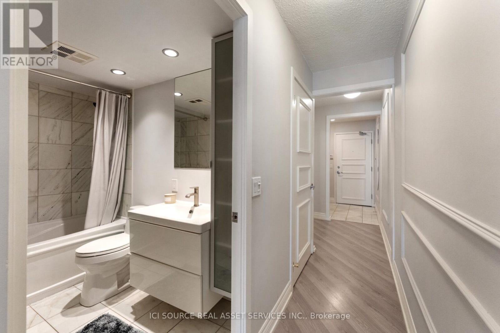 911 - 8 York Street, Toronto (Waterfront Communities), Ontario  M5J 2Y2 - Photo 16 - C12456827