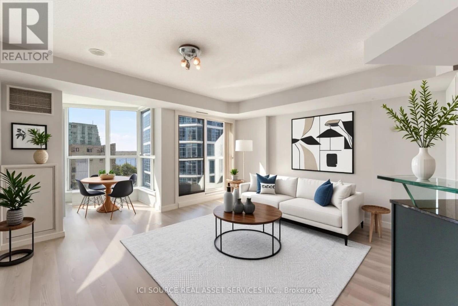 911 - 8 York Street, Toronto (Waterfront Communities), Ontario  M5J 2Y2 - Photo 2 - C12456827