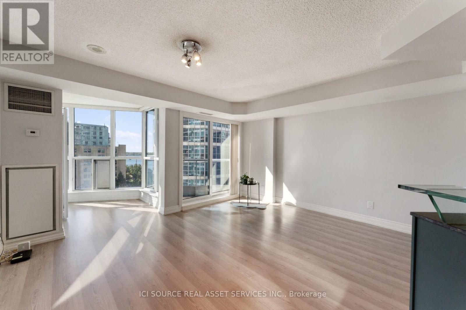 911 - 8 York Street, Toronto (Waterfront Communities), Ontario  M5J 2Y2 - Photo 3 - C12456827