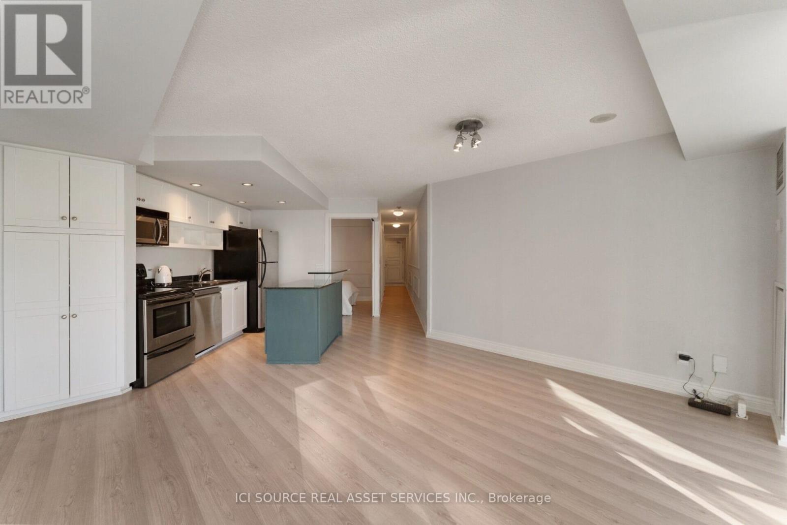911 - 8 York Street, Toronto (Waterfront Communities), Ontario  M5J 2Y2 - Photo 5 - C12456827