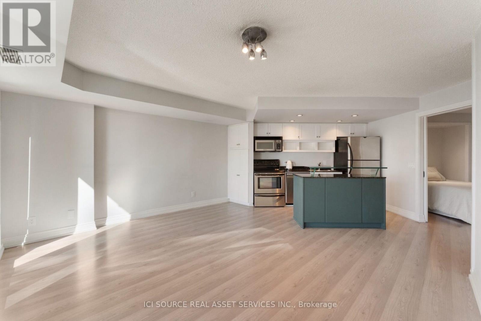 911 - 8 York Street, Toronto (Waterfront Communities), Ontario  M5J 2Y2 - Photo 6 - C12456827