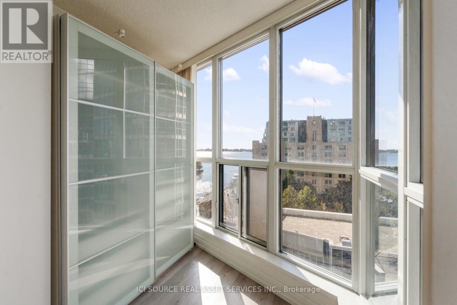 911 - 8 York Street, Toronto (Waterfront Communities), Ontario  M5J 2Y2 - Photo 8 - C12456827