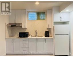 325 WILFRED AVENUE, Toronto, Ontario