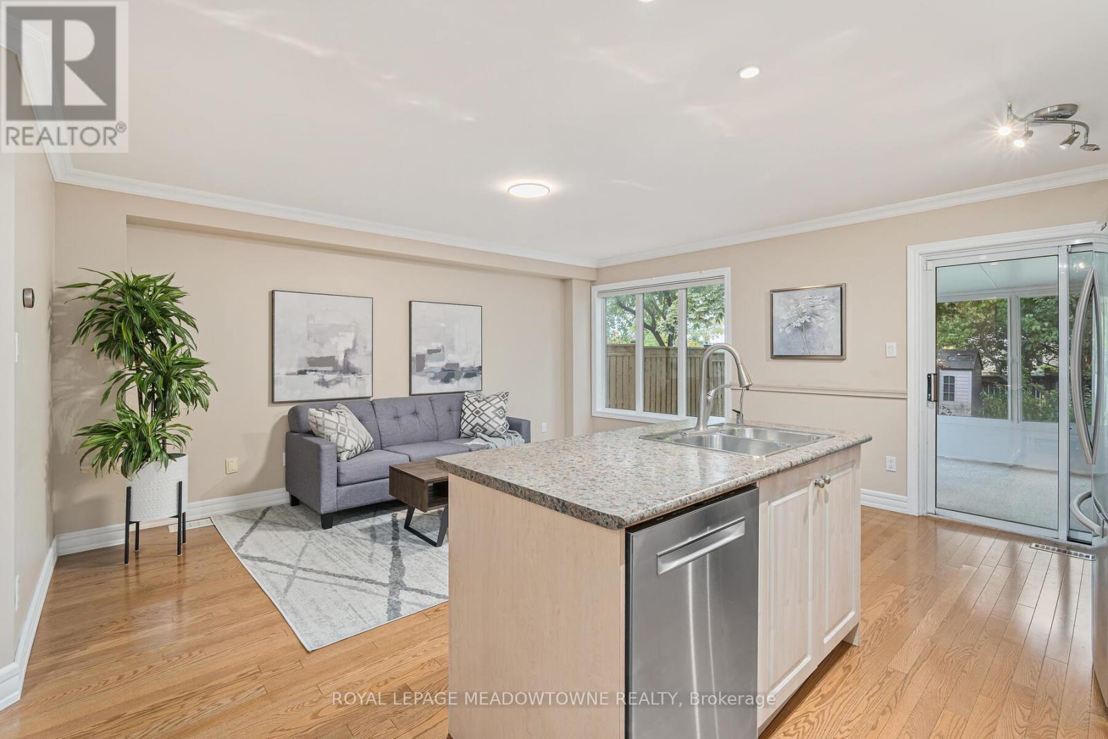 44 James Young Drive, Halton Hills, Ontario  L7G 5S5 - Photo 16 - W12454086