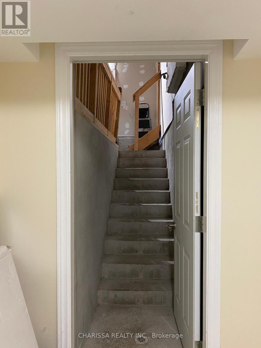 Bsmt - 3417 Jorie Crescent, Mississauga, Ontario  L5M 7G6 - Photo 10 - W12361325