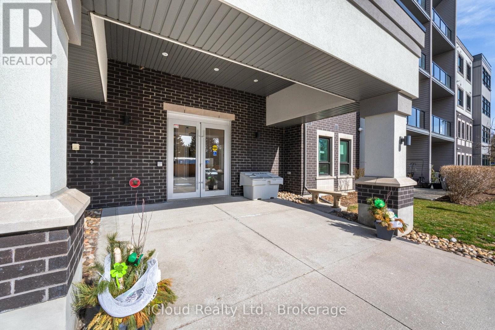 402 - 69 Boyne Street, New Tecumseth, Ontario  L9R 0N5 - Photo 2 - N12456755