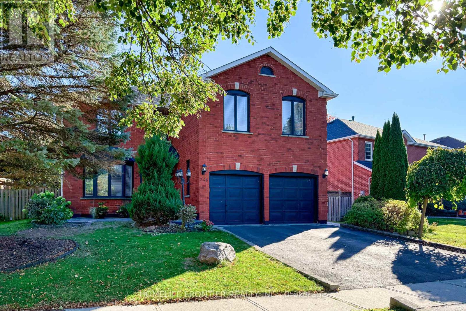 246 Jelley Avenue, Newmarket, Ontario  L3X 1S6 - Photo 2 - N12456796