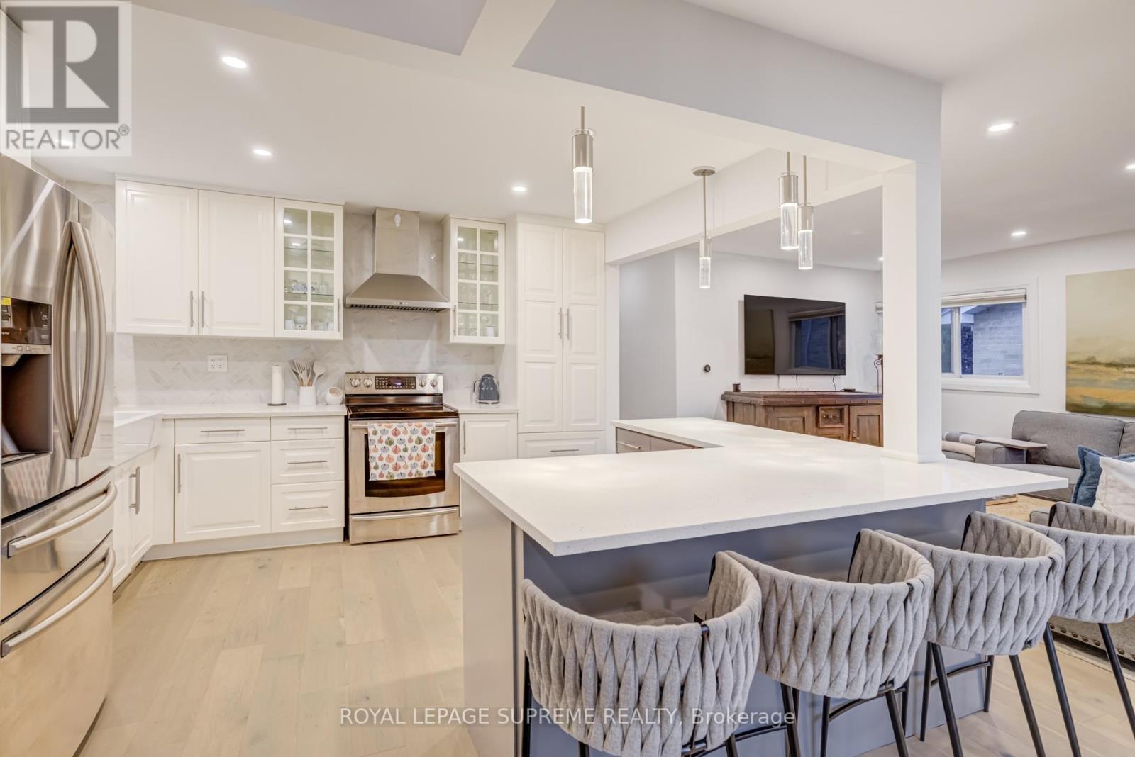 138 Driscoll Road, Richmond Hill, Ontario  L4C 4H7 - Photo 5 - N12456858
