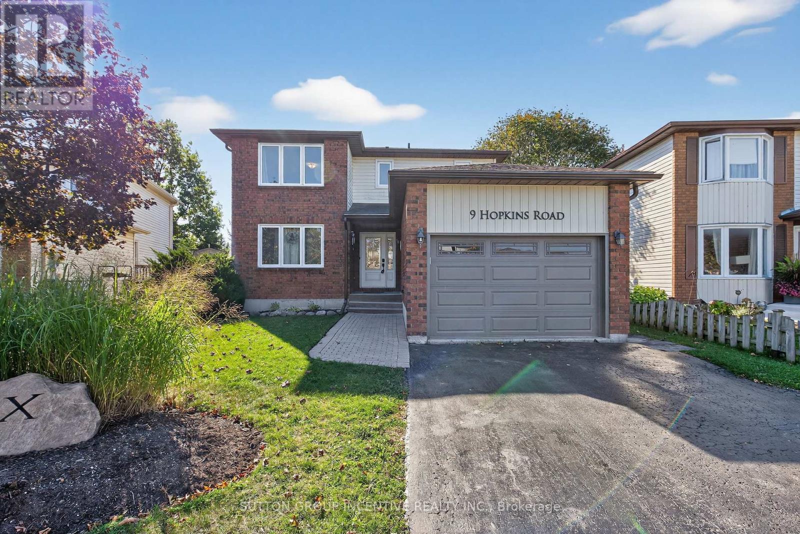 9 Hopkins Road, Barrie, Ontario  L4M 5X8 - Photo 2 - S12456768