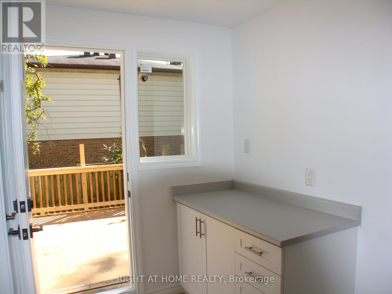 E3 - 63 Ferris Lane, Barrie, Ontario  L4M 5C4 - Photo 2 - S12456865