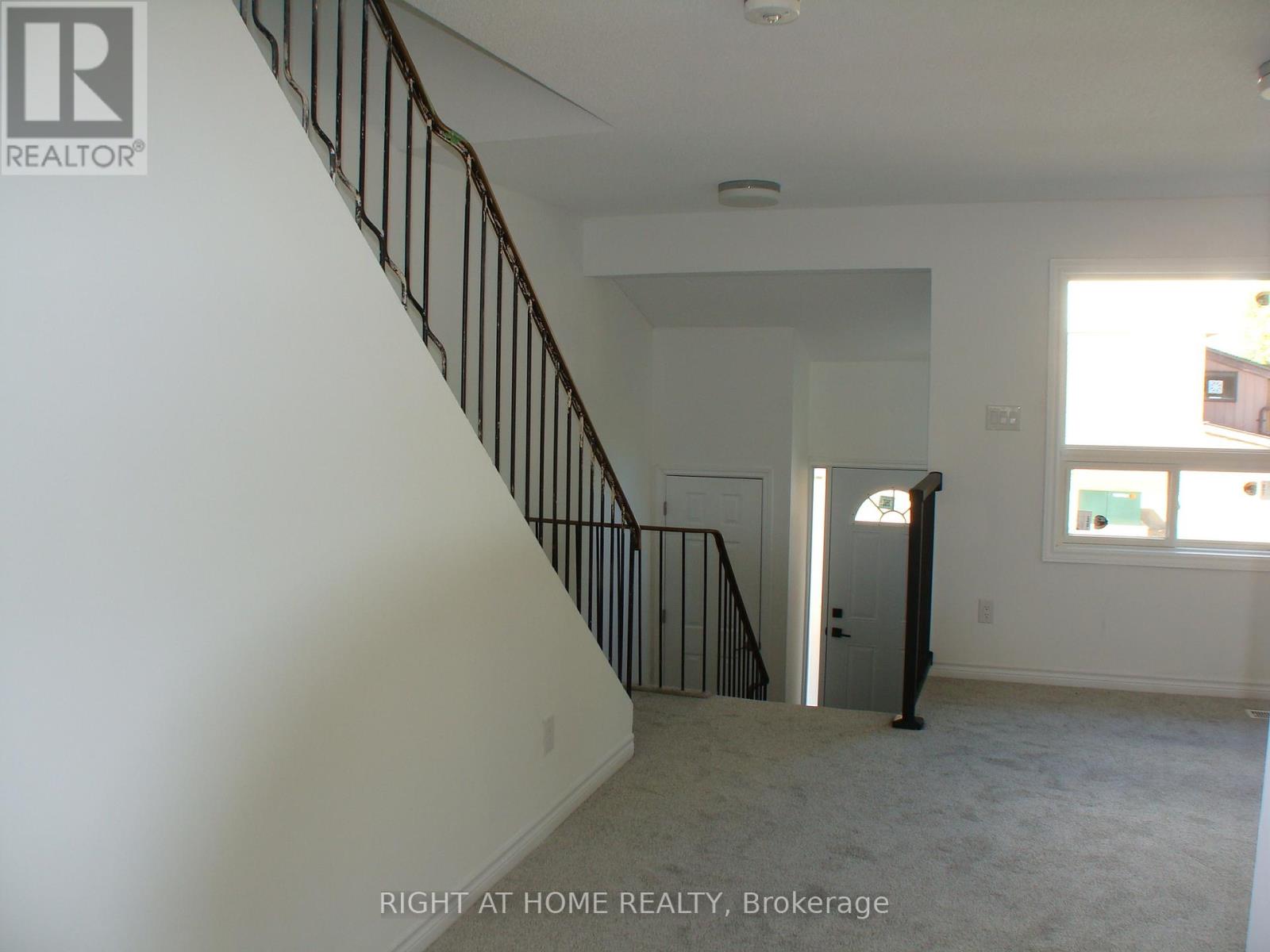 E3 - 63 Ferris Lane, Barrie, Ontario  L4M 5C4 - Photo 5 - S12456865