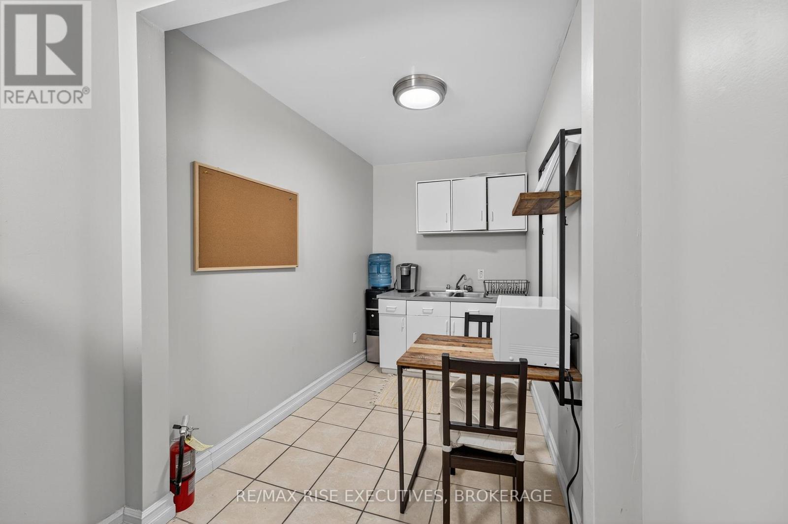 15 Montreal Street, Kingston, Ontario  K7L 3G7 - Photo 10 - X12456901