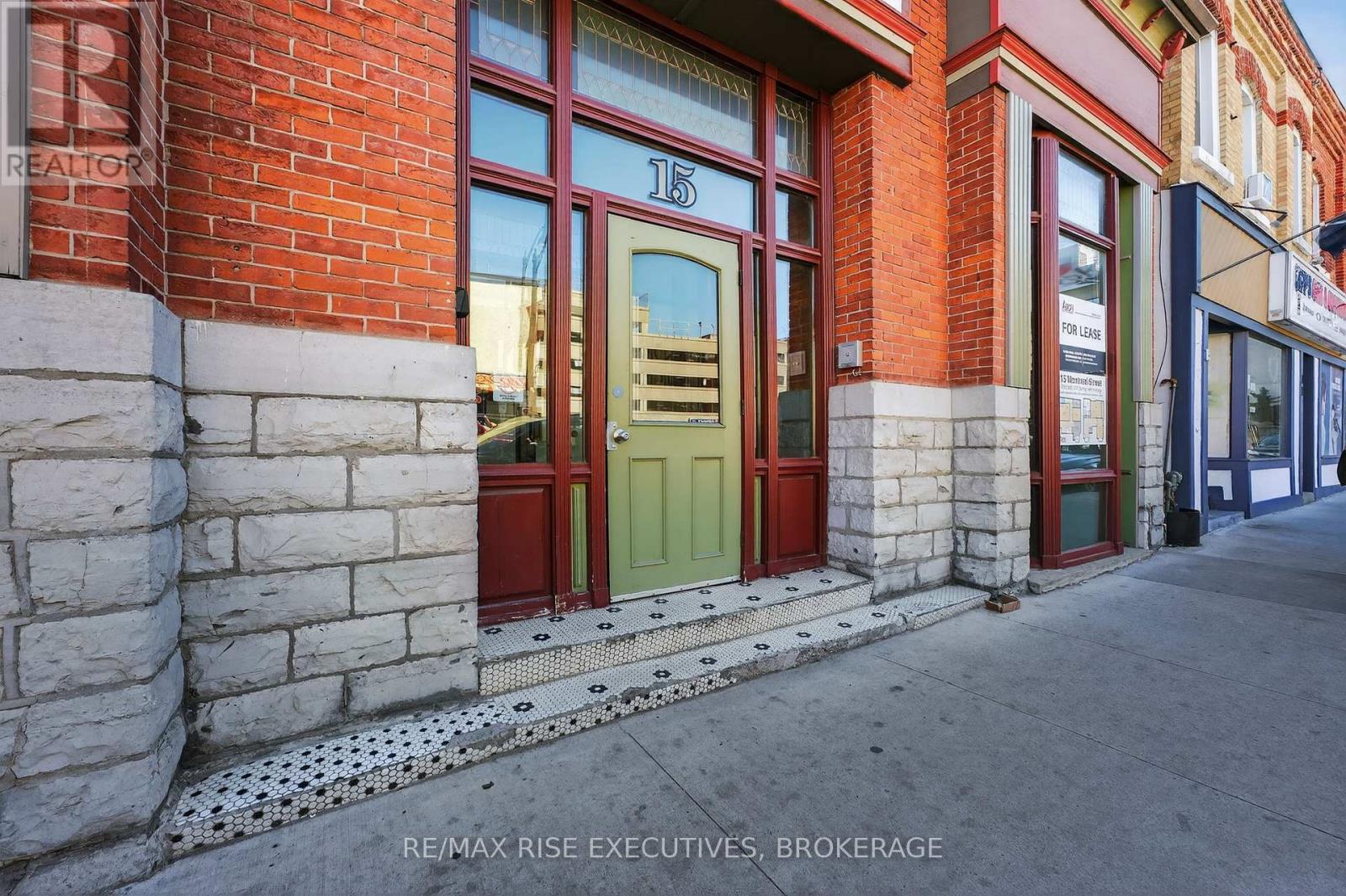 15 Montreal Street, Kingston, Ontario  K7L 3G7 - Photo 2 - X12456901