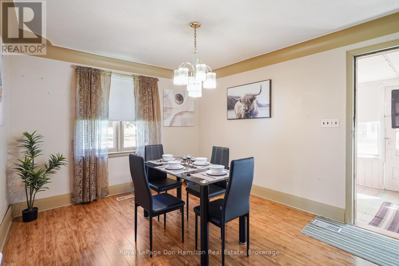 21 Elgin Street, Southwest Middlesex, Ontario  N0L 1A0 - Photo 17 - X12456911