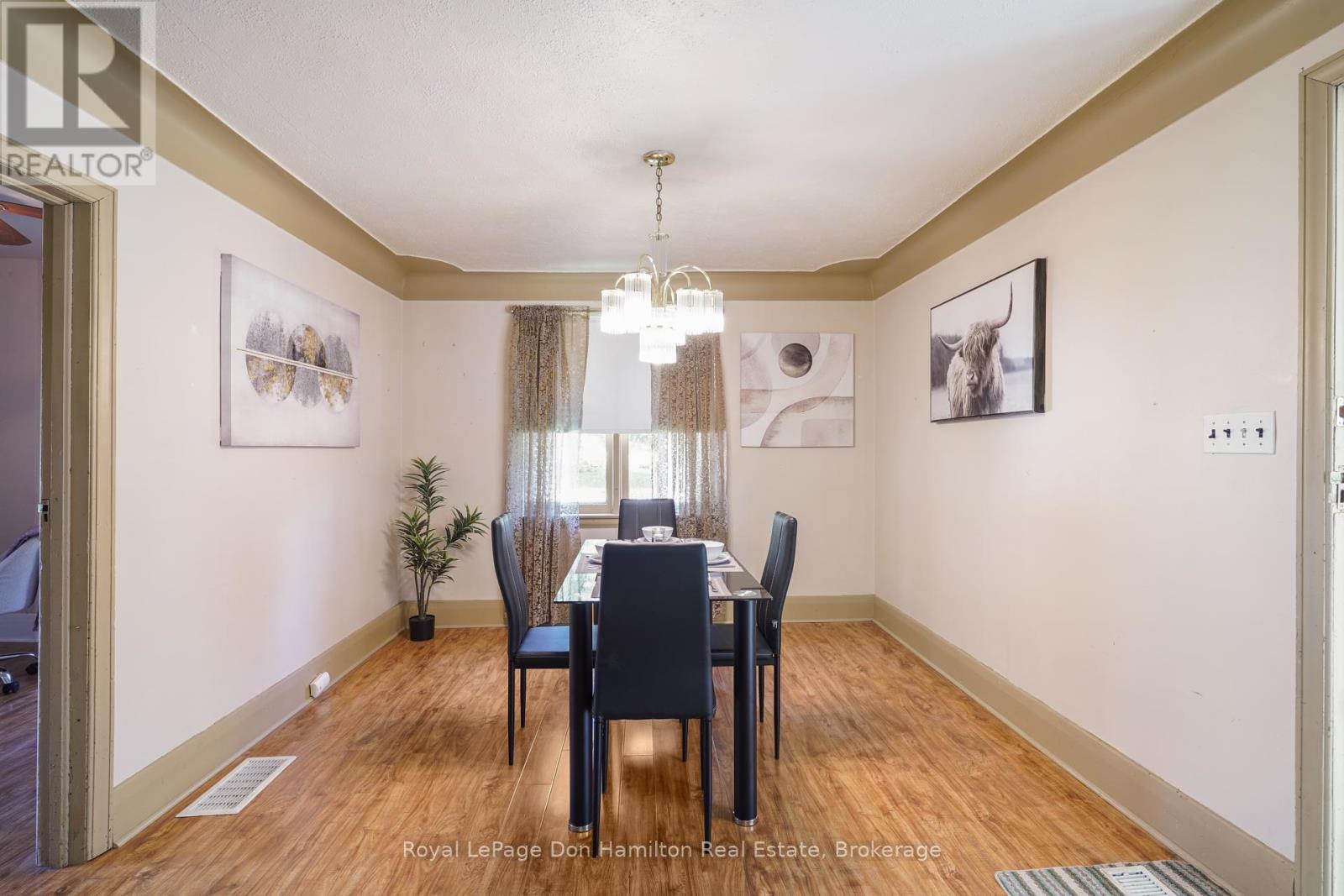 21 Elgin Street, Southwest Middlesex, Ontario  N0L 1A0 - Photo 18 - X12456911
