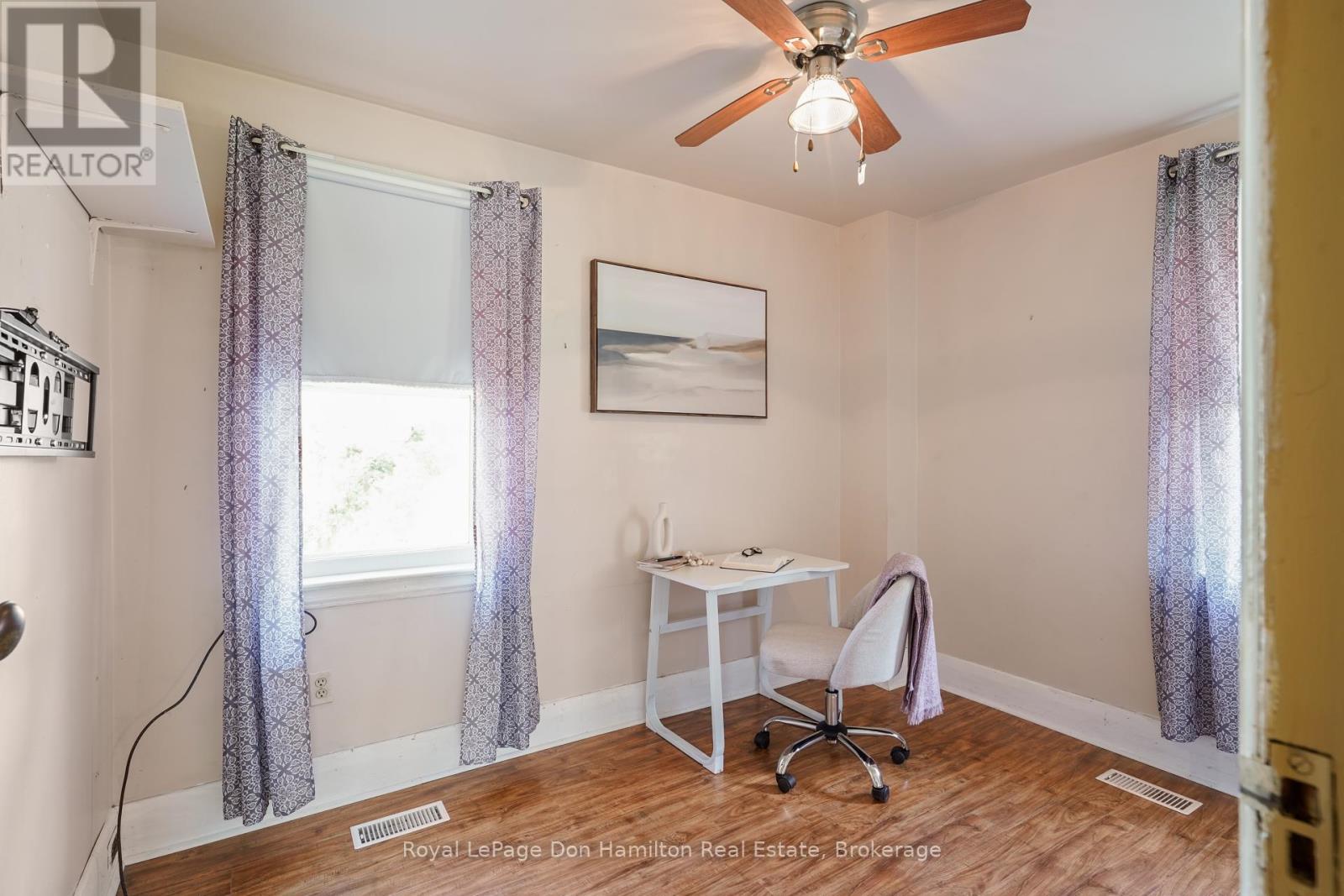 21 Elgin Street, Southwest Middlesex, Ontario  N0L 1A0 - Photo 19 - X12456911