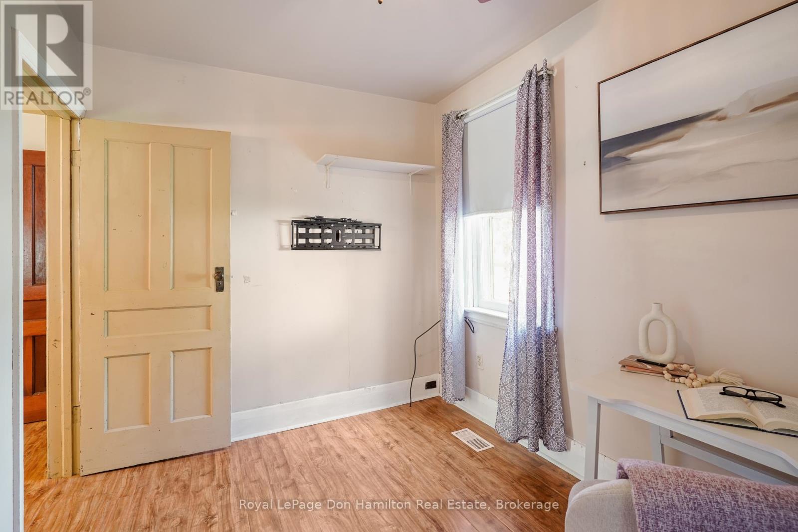 21 Elgin Street, Southwest Middlesex, Ontario  N0L 1A0 - Photo 20 - X12456911