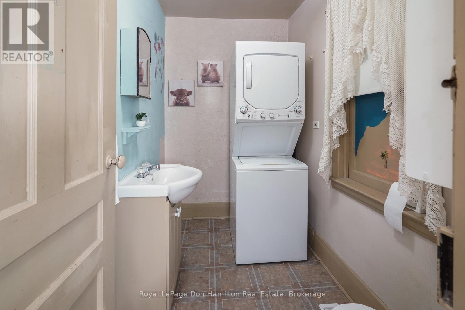 21 Elgin Street, Southwest Middlesex, Ontario  N0L 1A0 - Photo 22 - X12456911