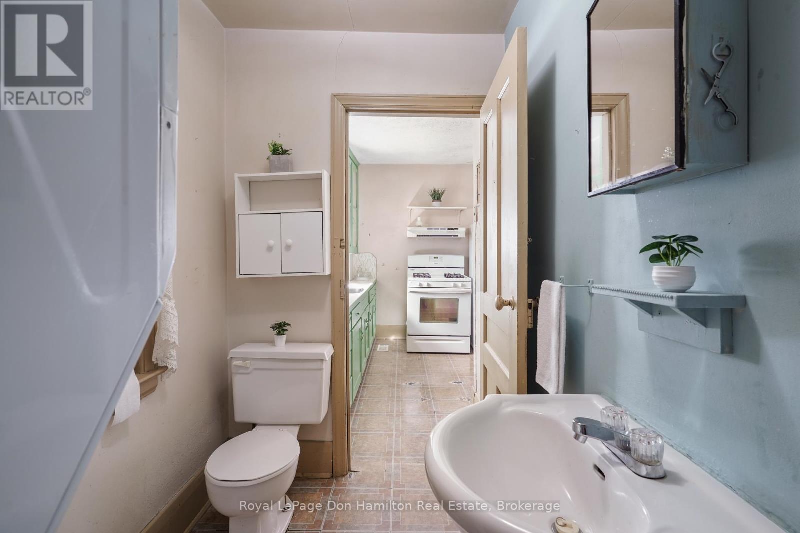 21 Elgin Street, Southwest Middlesex, Ontario  N0L 1A0 - Photo 23 - X12456911