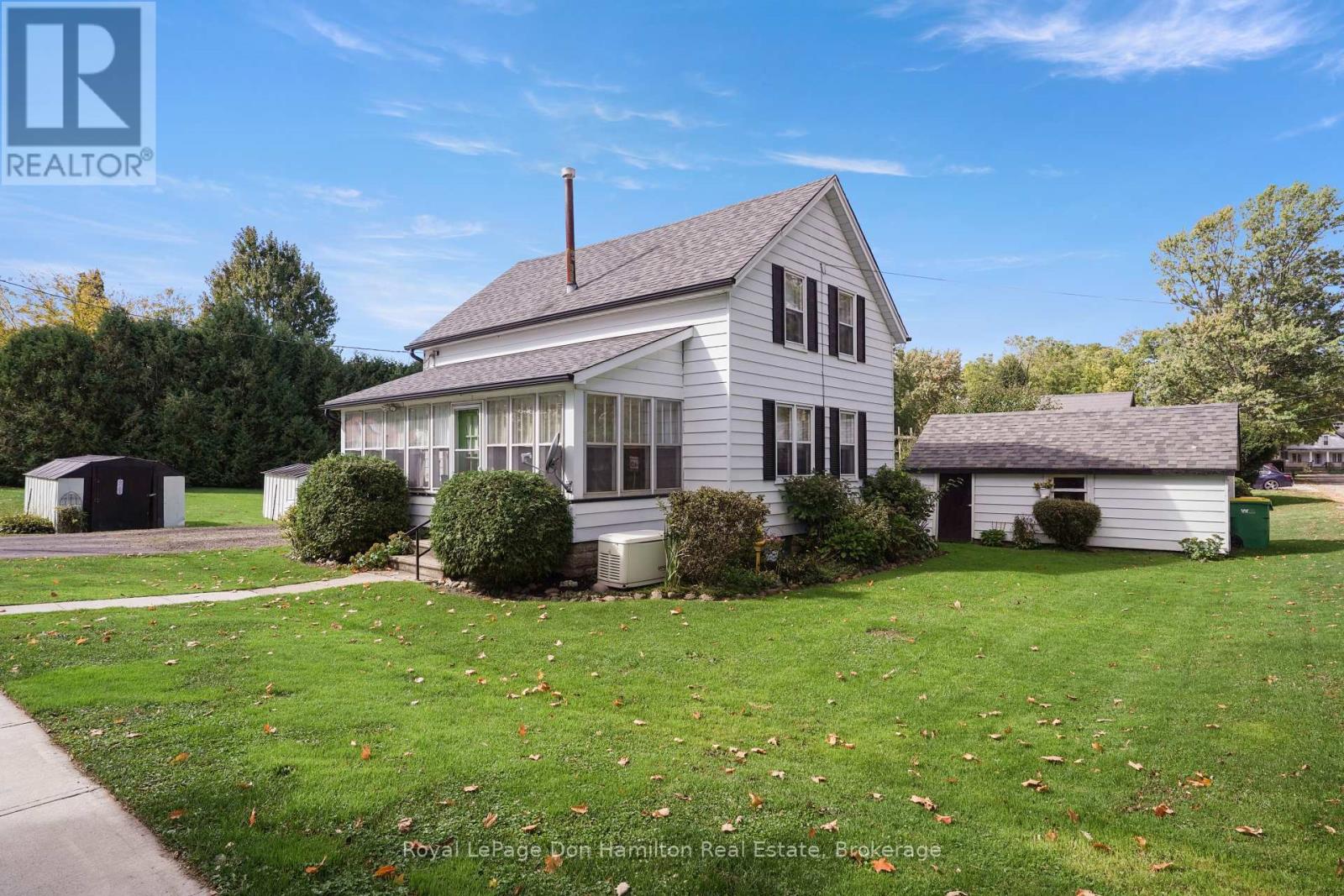 21 Elgin Street, Southwest Middlesex, Ontario  N0L 1A0 - Photo 3 - X12456911