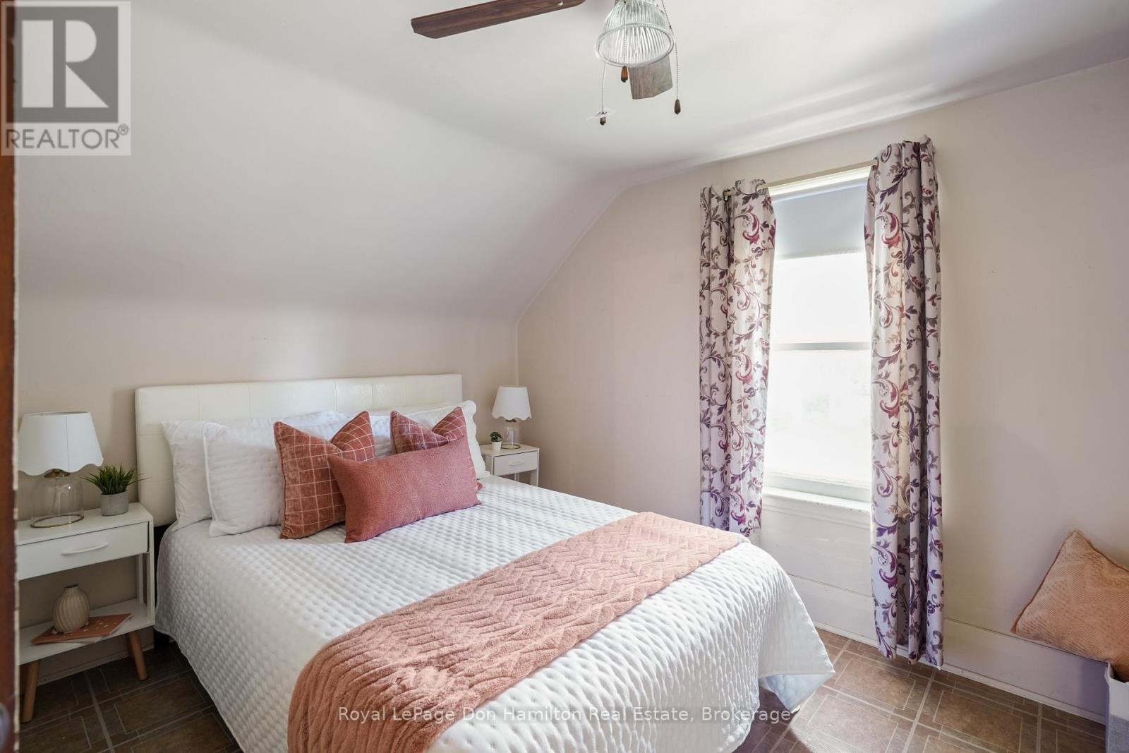 21 Elgin Street, Southwest Middlesex, Ontario  N0L 1A0 - Photo 32 - X12456911