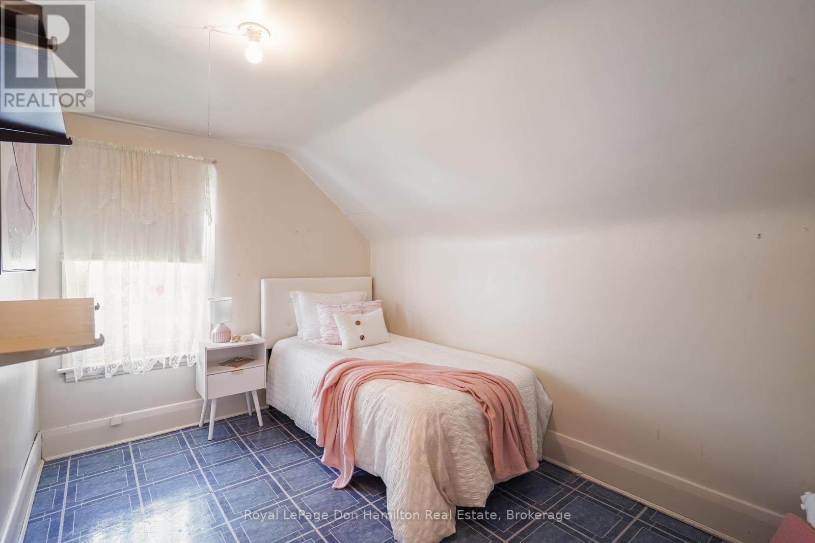 21 Elgin Street, Southwest Middlesex, Ontario  N0L 1A0 - Photo 34 - X12456911