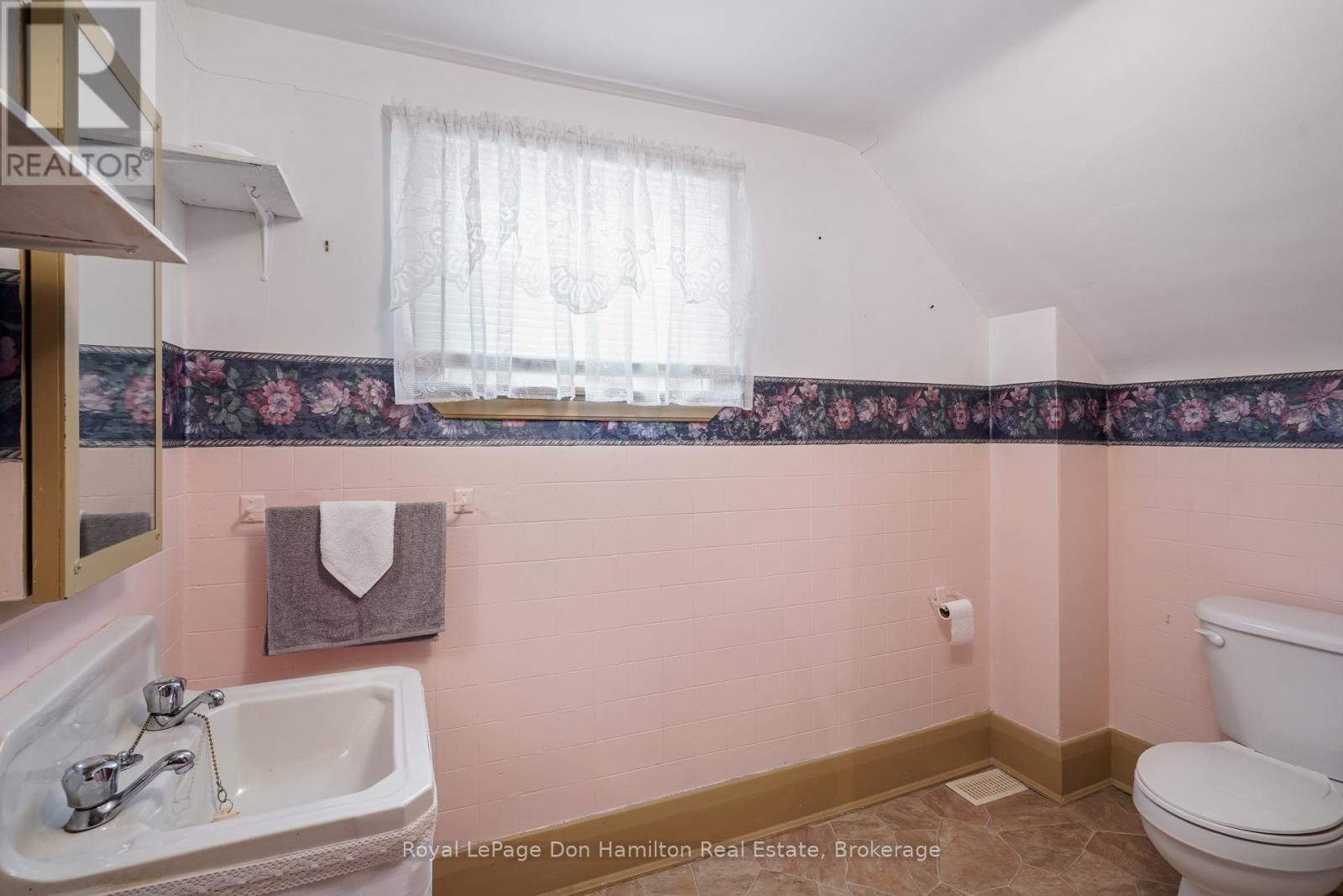 21 Elgin Street, Southwest Middlesex, Ontario  N0L 1A0 - Photo 36 - X12456911
