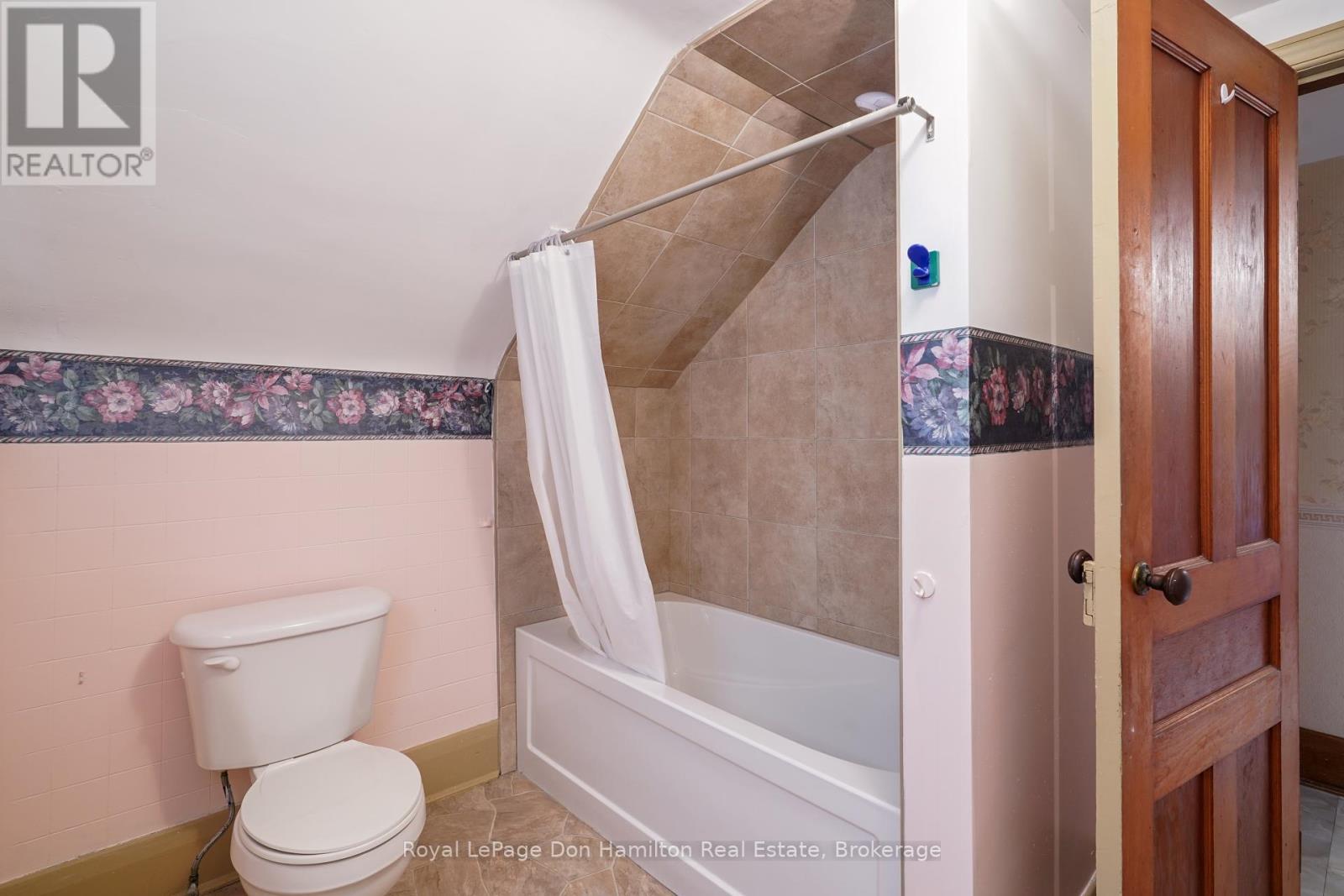 21 Elgin Street, Southwest Middlesex, Ontario  N0L 1A0 - Photo 37 - X12456911