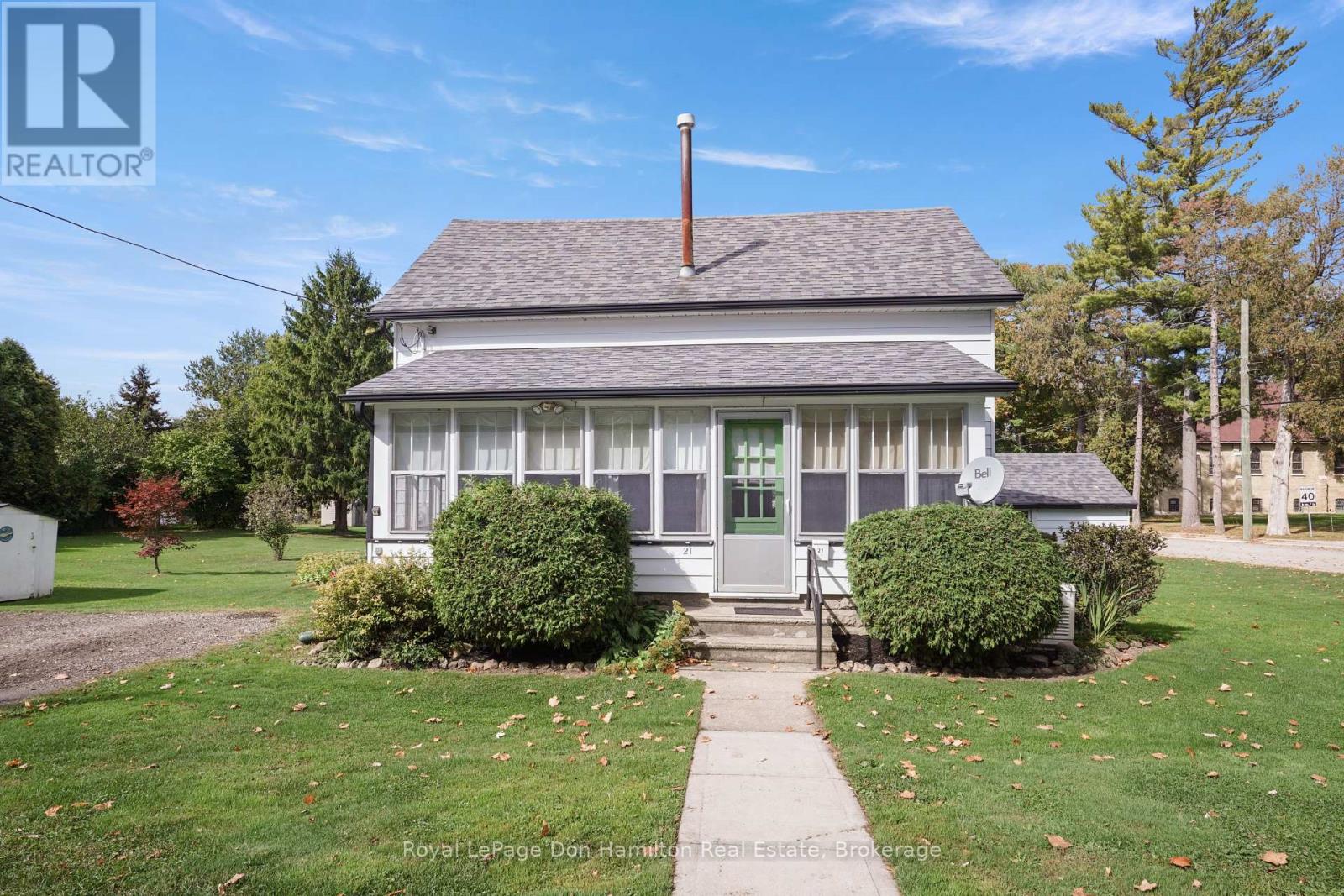 21 Elgin Street, Southwest Middlesex, Ontario  N0L 1A0 - Photo 4 - X12456911