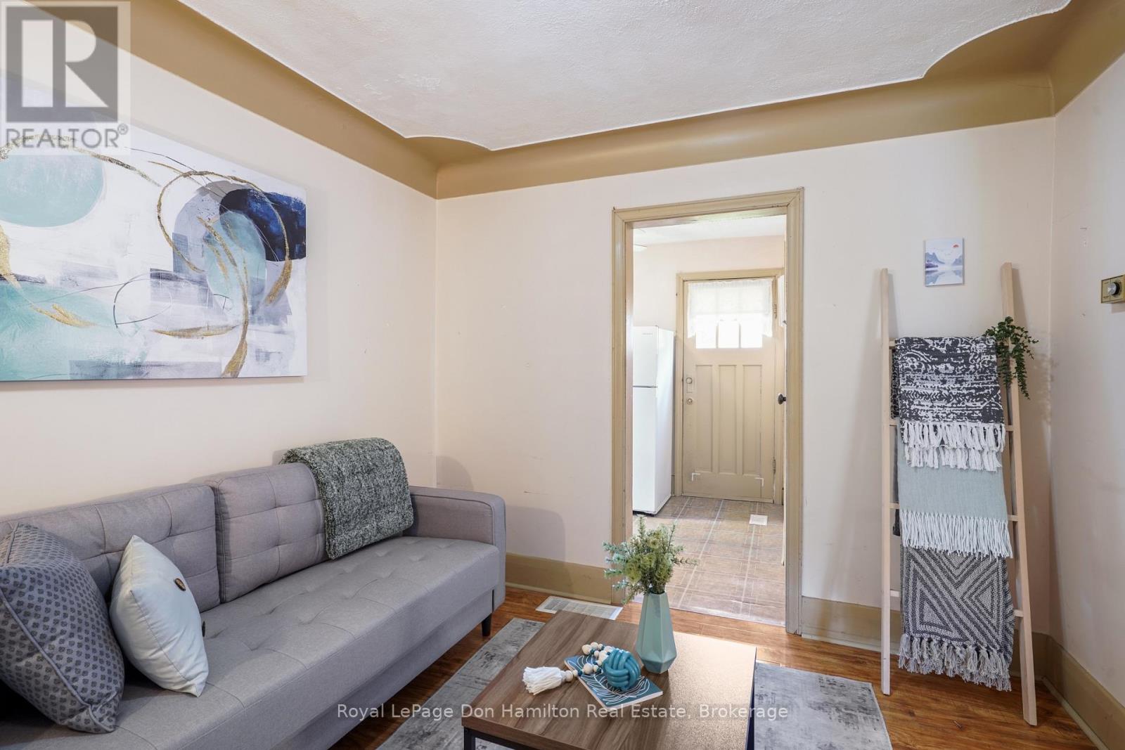 21 Elgin Street, Southwest Middlesex, Ontario  N0L 1A0 - Photo 8 - X12456911